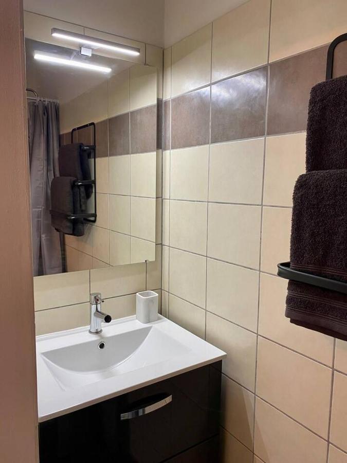 Accueillant Petit T2 Coeur De Centre Ville Lézignan-Corbières Zewnętrze zdjęcie